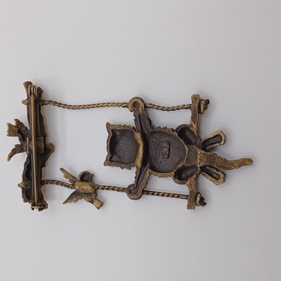 JJ Swinging Cat Brooch - Picture 3 of 5